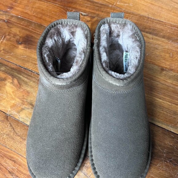 Classic Ultra Mini Boots Size 7 NEW IN BOX WITH TAGS - Picture 2 of 5